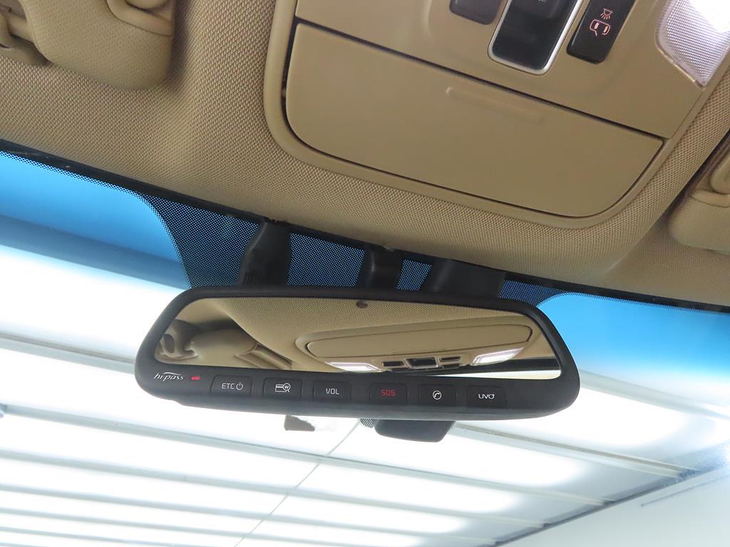 KIA Carnival - Vista 12