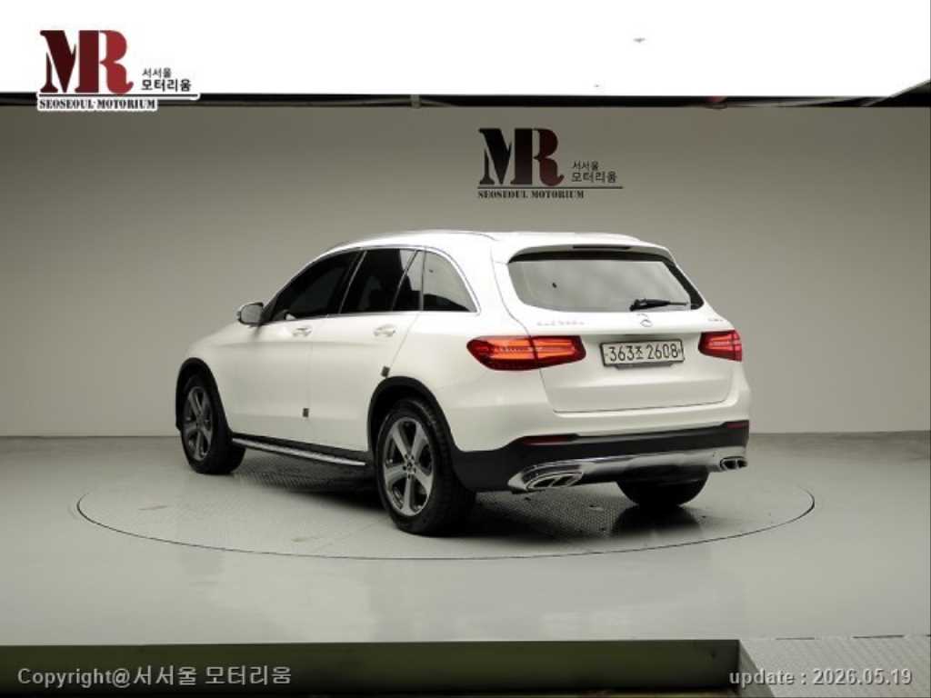 Mercedes Benz GLC Class - Vista 4