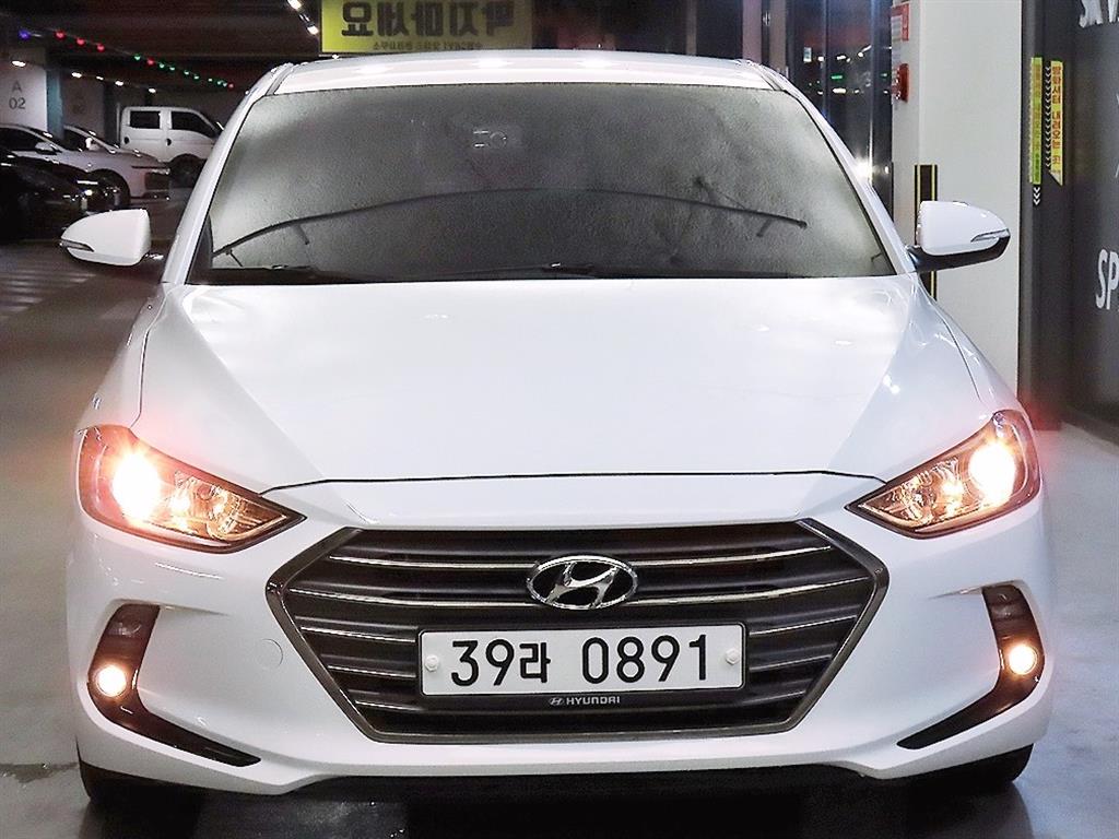 HYUNDAI Avante - Vista 2
