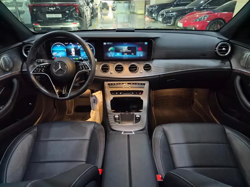 Mercedes Benz E class - Vista 8