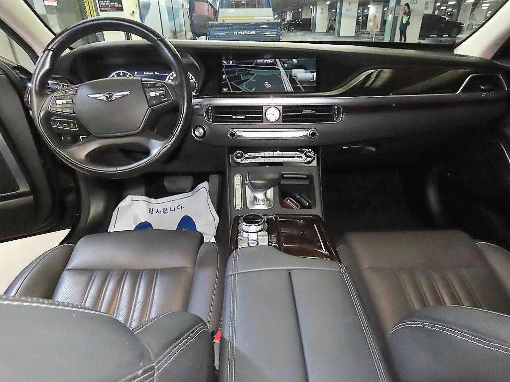 Genesis G90 - Vista 10