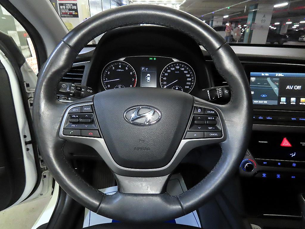 HYUNDAI Avante - Vista 8