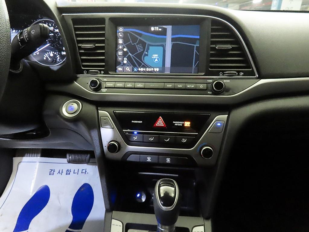 HYUNDAI Avante - Vista 11