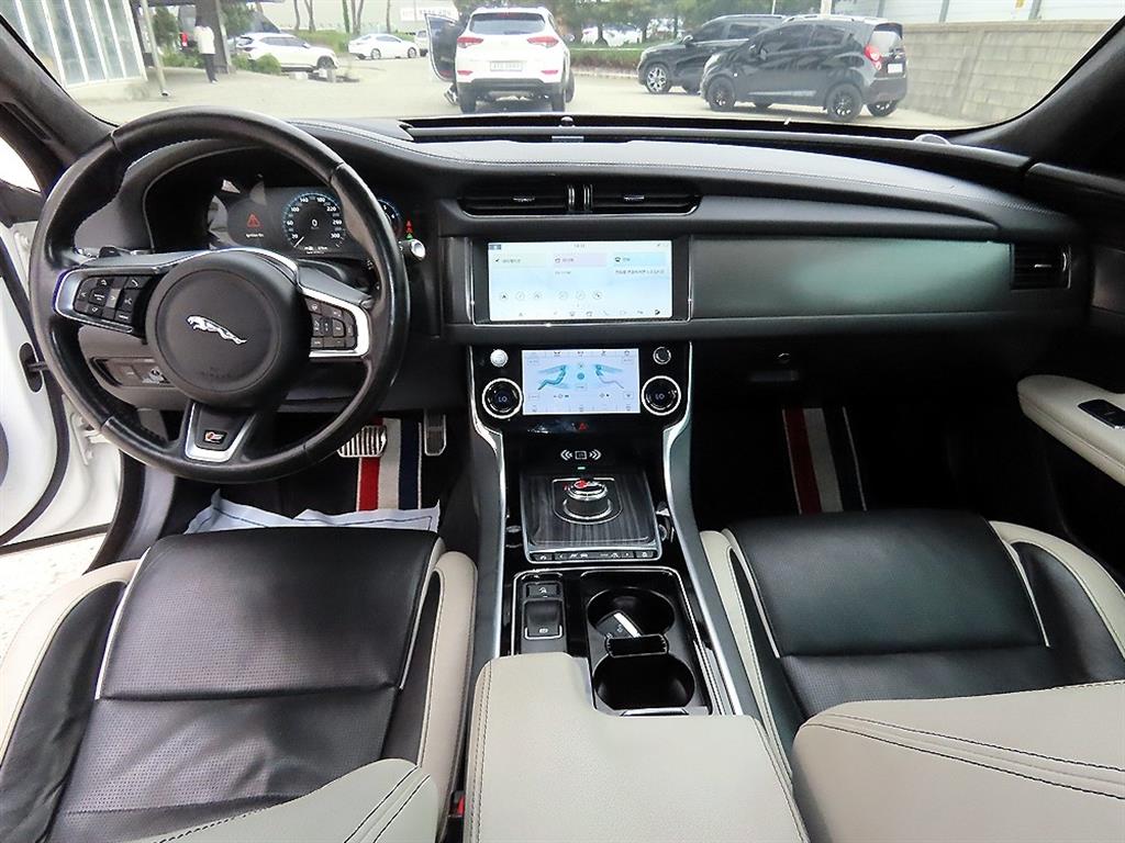 Jaguar XF - Vista 7