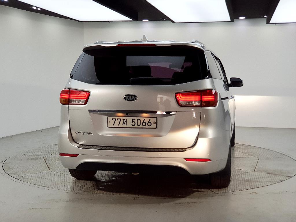 KIA Carnival - Vista 3