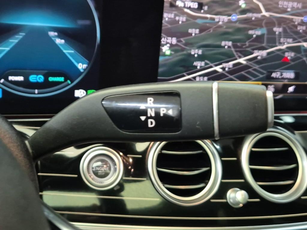 Mercedes Benz E class - Vista 8