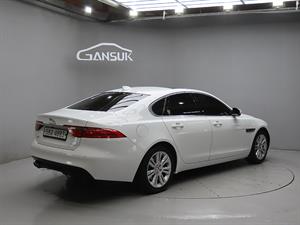 Jaguar XF - Vista 8