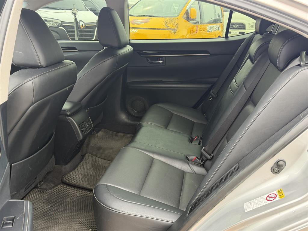 Lexus ES - Vista 11