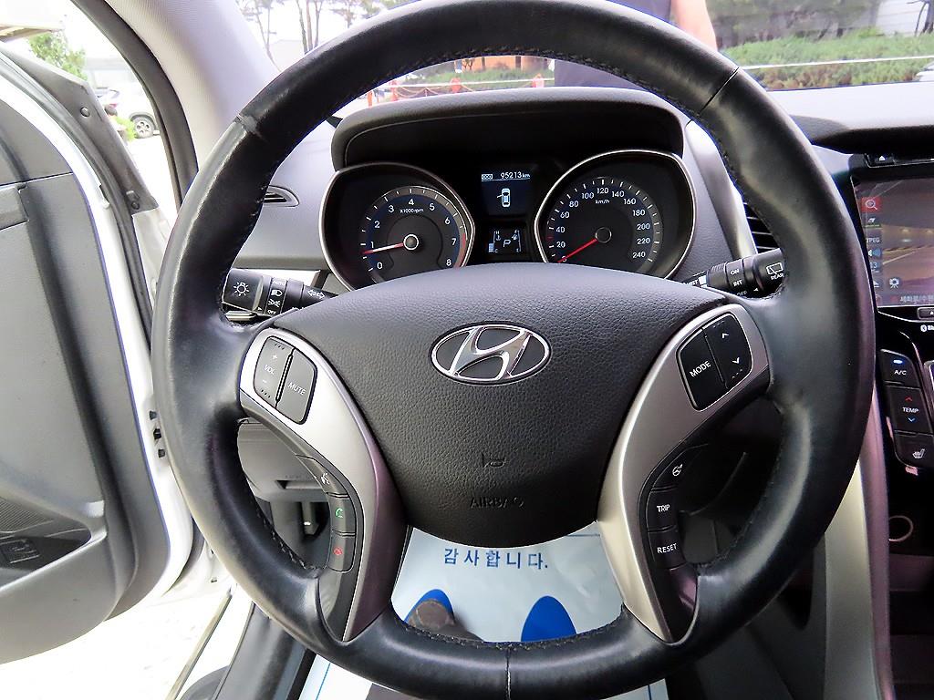 HYUNDAI i30 - Vista 8
