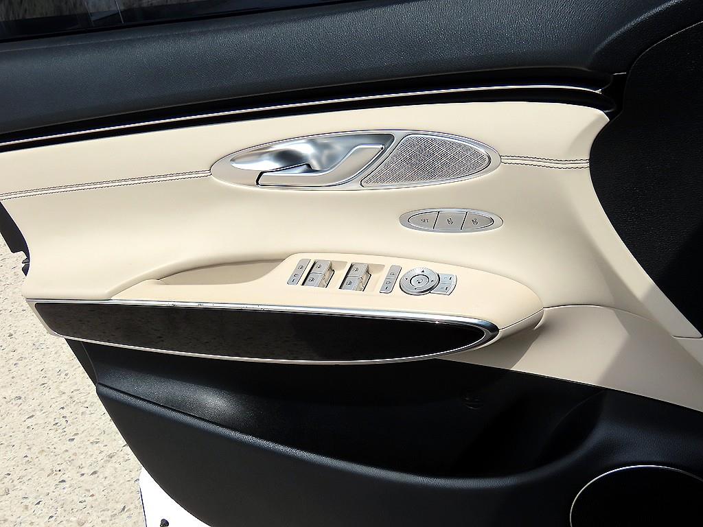Genesis GV70 - Vista 12