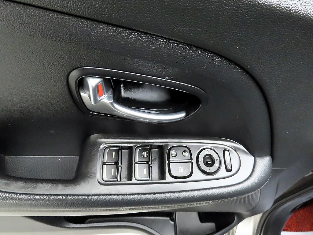 KIA Carens - Vista 11