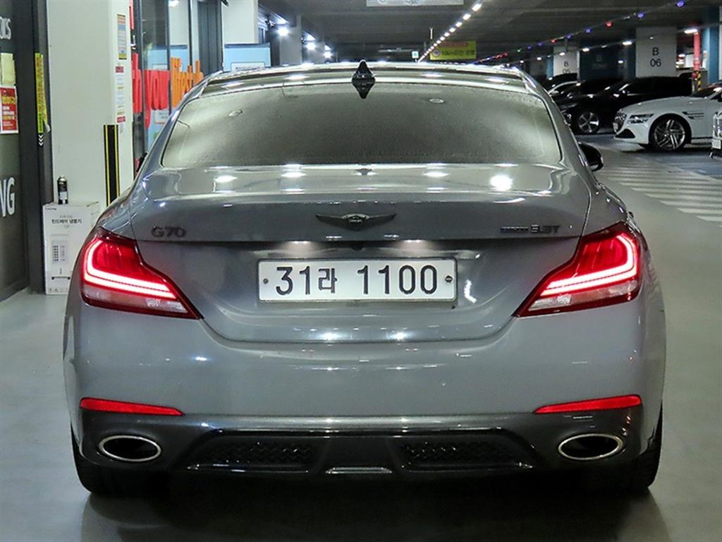 Genesis G70 - Vista 5
