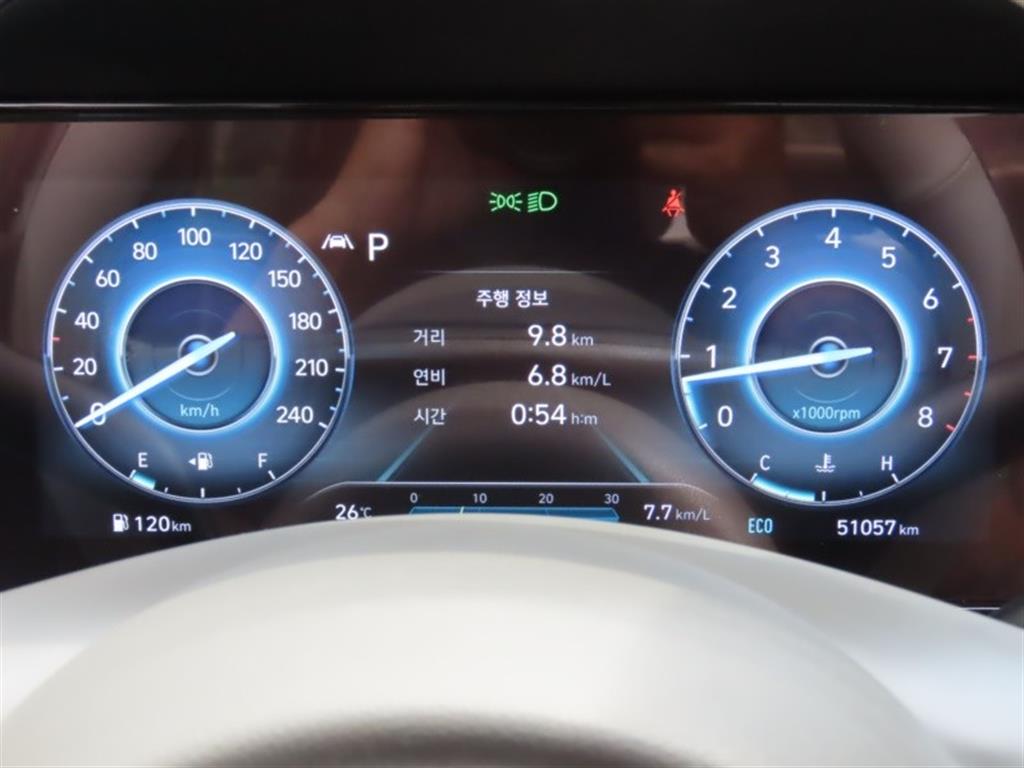 HYUNDAI Avante - Vista 9