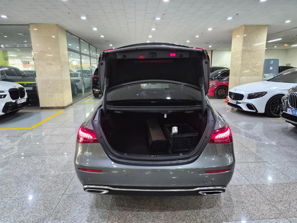 Mercedes Benz E class - Vista 5
