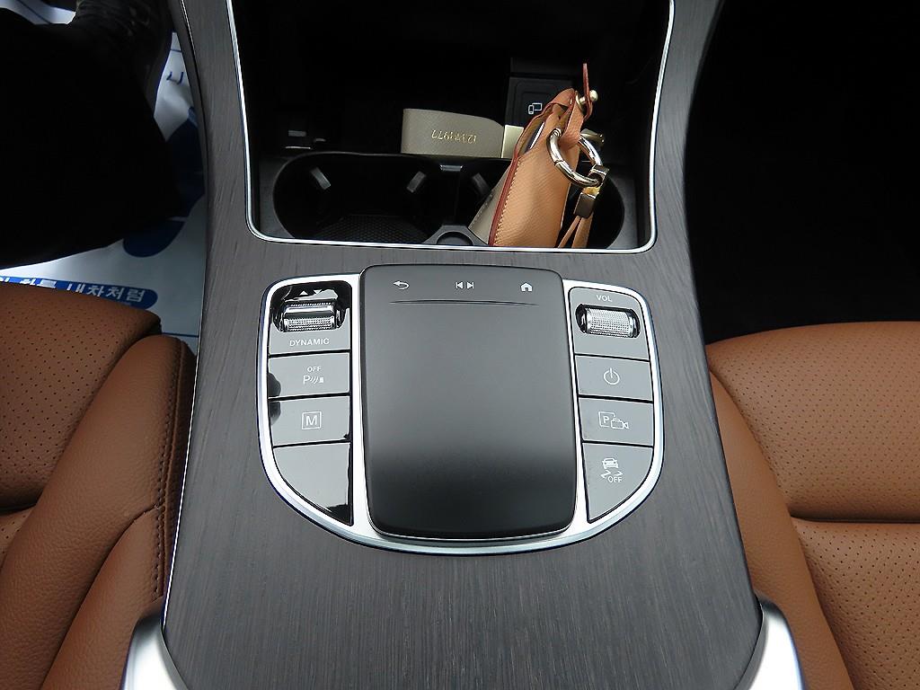 Mercedes Benz GLC Class - Vista 12