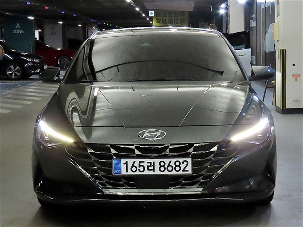 HYUNDAI Avante - Vista 2