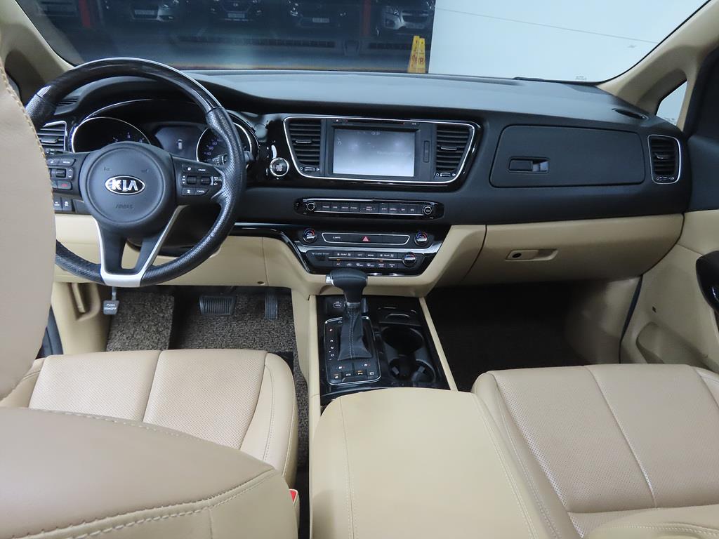 KIA Carnival - Vista 7