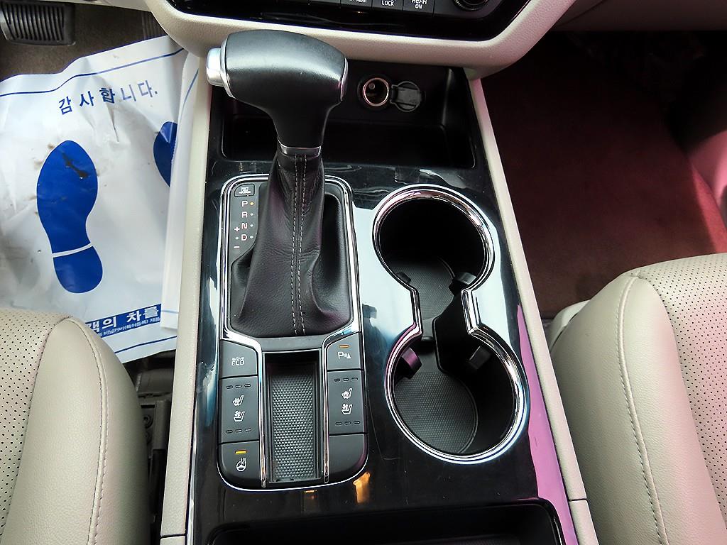 KIA Carnival - Vista 11