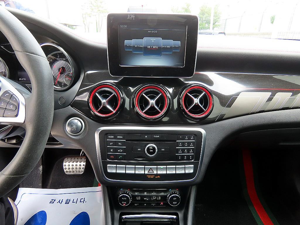 Mercedes Benz GLA Class - Vista 12