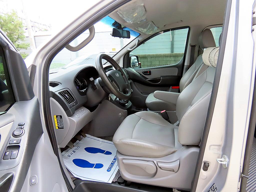 HYUNDAI Starex - Vista 5