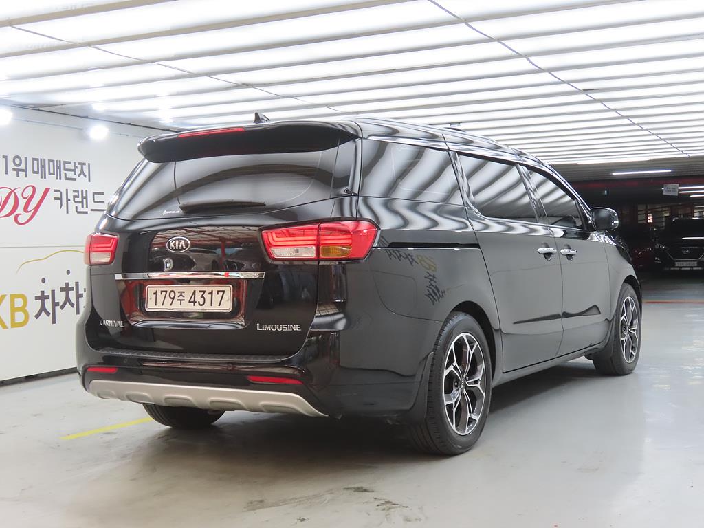 KIA Carnival - Vista 4