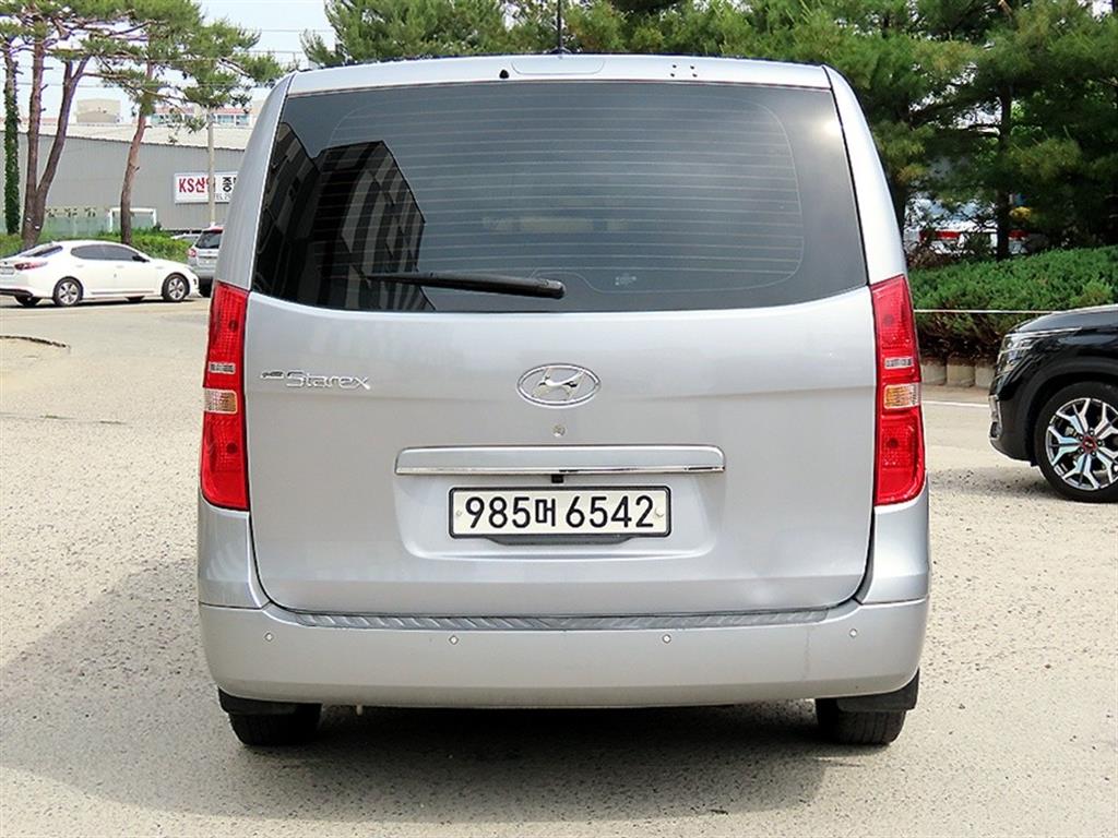 HYUNDAI Starex - Vista 4
