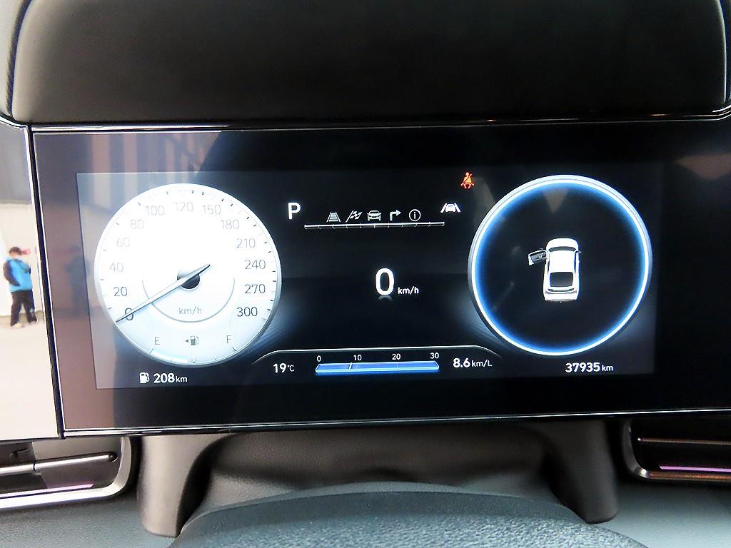 HYUNDAI Avante - Vista 9
