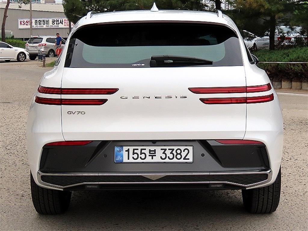Genesis GV70 - Vista 4