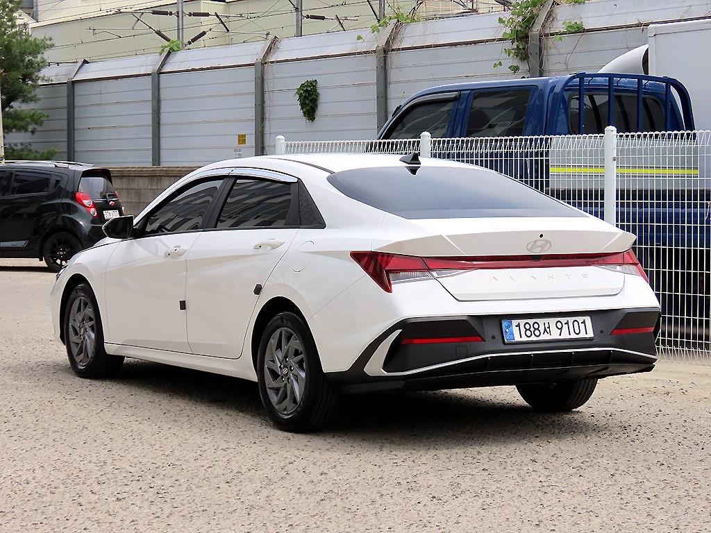 HYUNDAI Avante - Vista 3