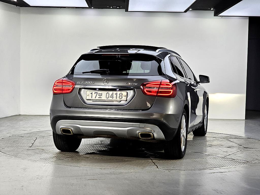 Mercedes Benz GLA Class - Vista 3