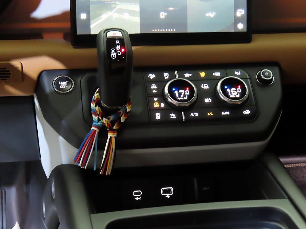 Land Rover Defender - Vista 12