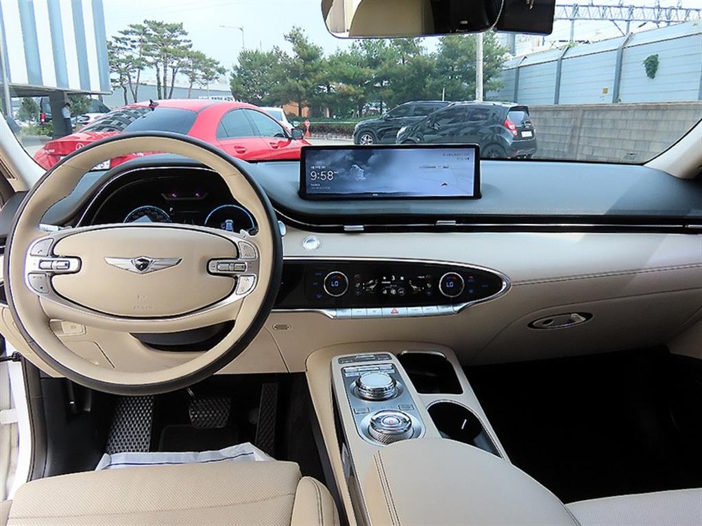 Genesis GV70 - Vista 7