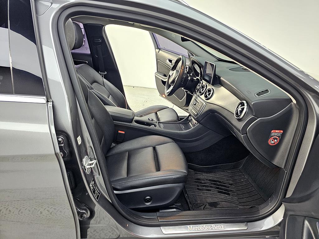 Mercedes Benz GLA Class - Vista 11
