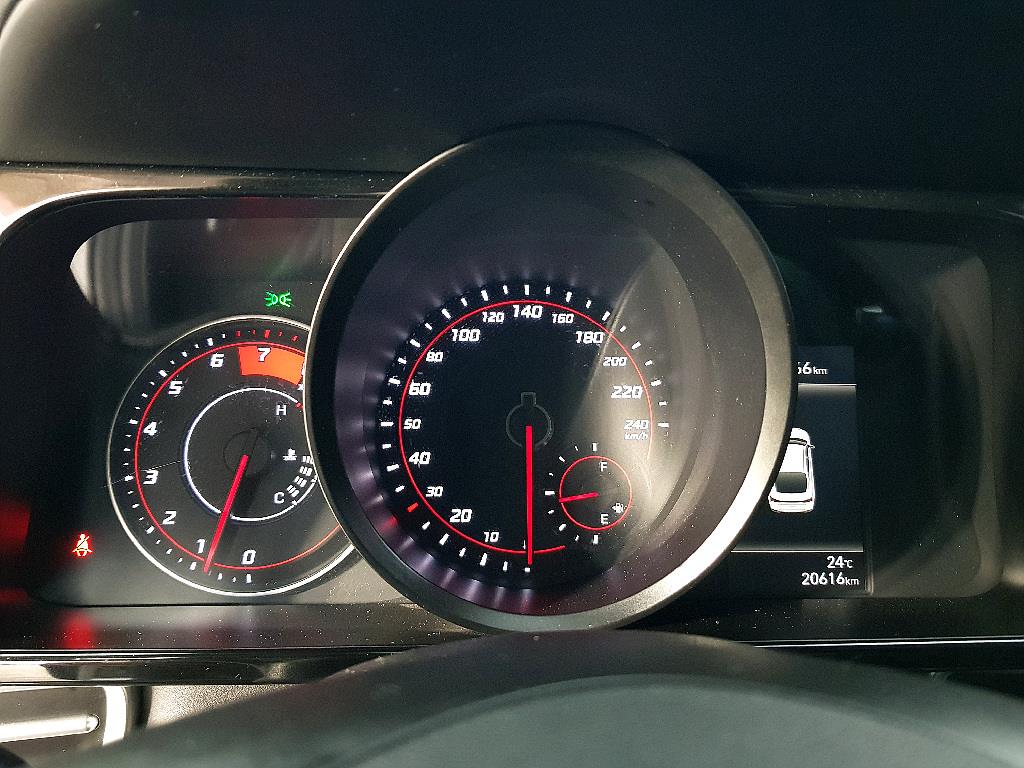 HYUNDAI Avante - Vista 7