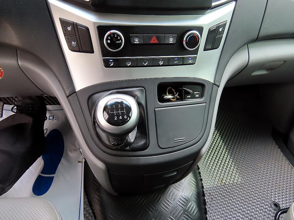 HYUNDAI Starex - Vista 10