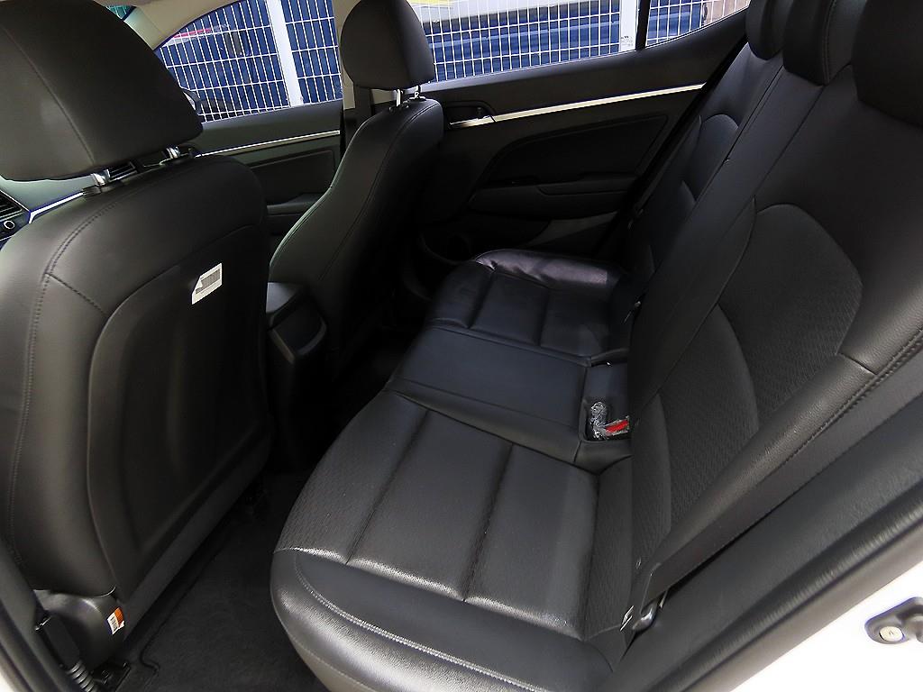 HYUNDAI Avante - Vista 6