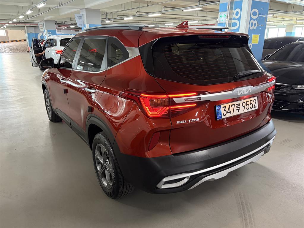 KIA Seltos - Vista 4