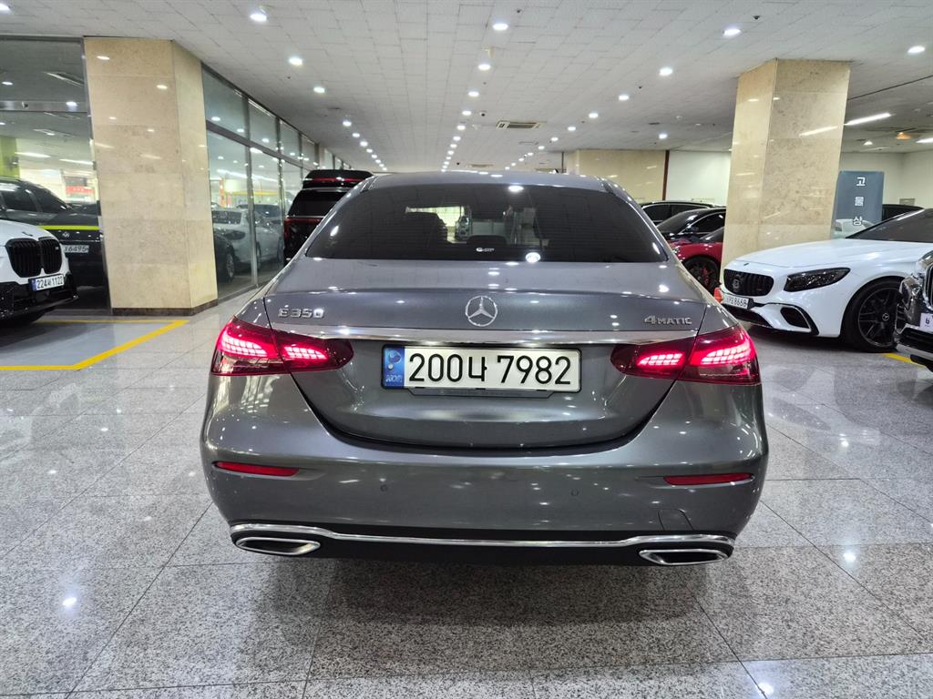 Mercedes Benz E class - Vista 4