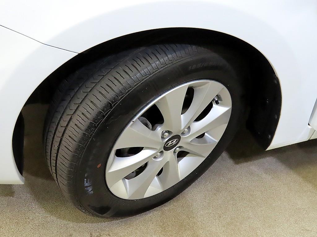 HYUNDAI Accent 2016 Blanco - Importación desde Corea - HF Imports Iquique - Foto 19