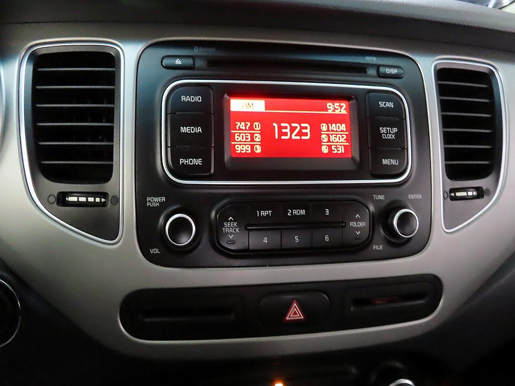 KIA Carens - Vista 8