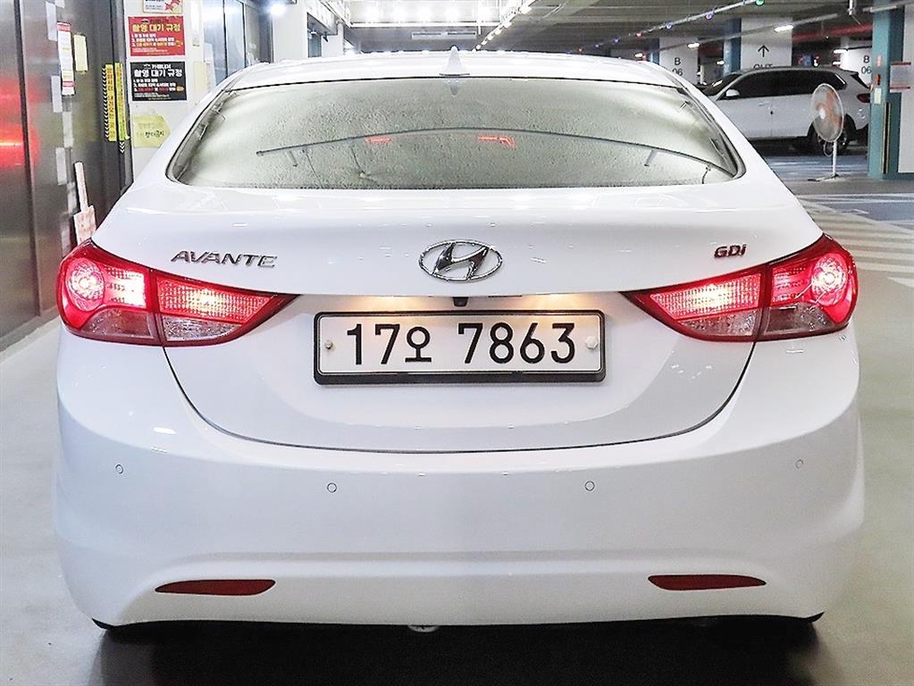 HYUNDAI Avante - Vista 5