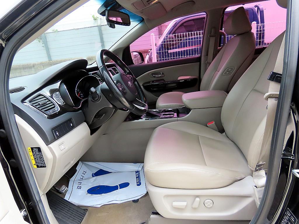 KIA Carnival - Vista 5