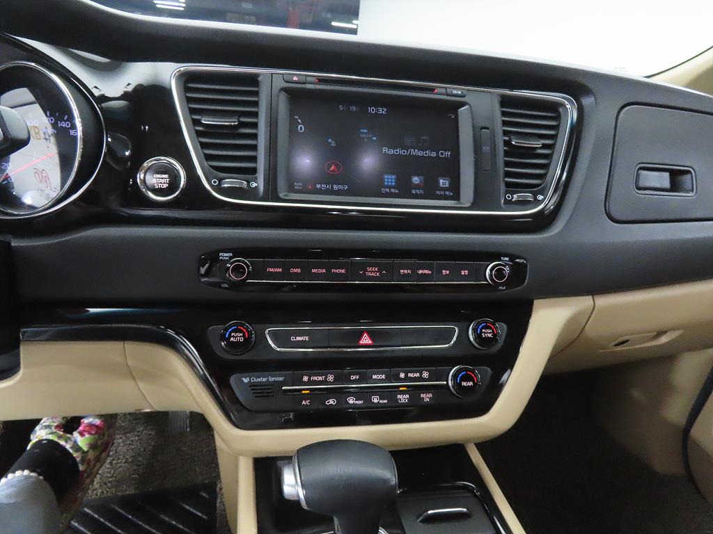 KIA Carnival - Vista 10