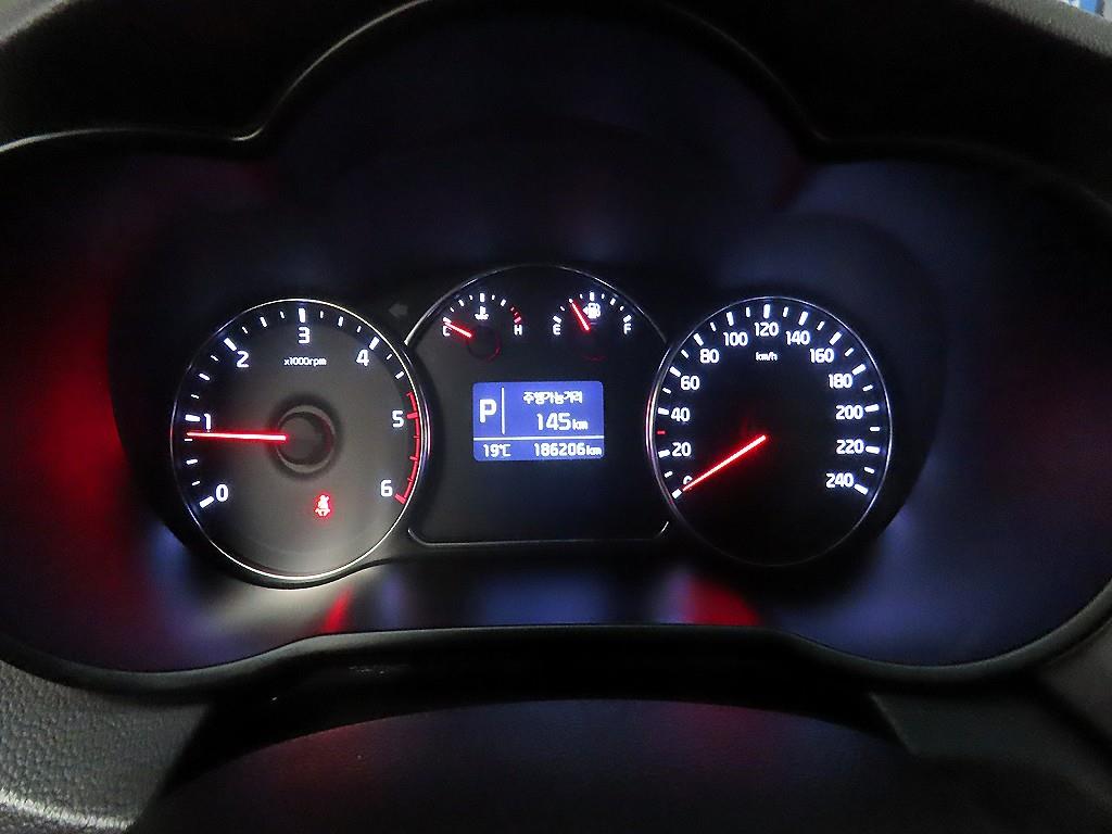KIA Carens - Vista 5