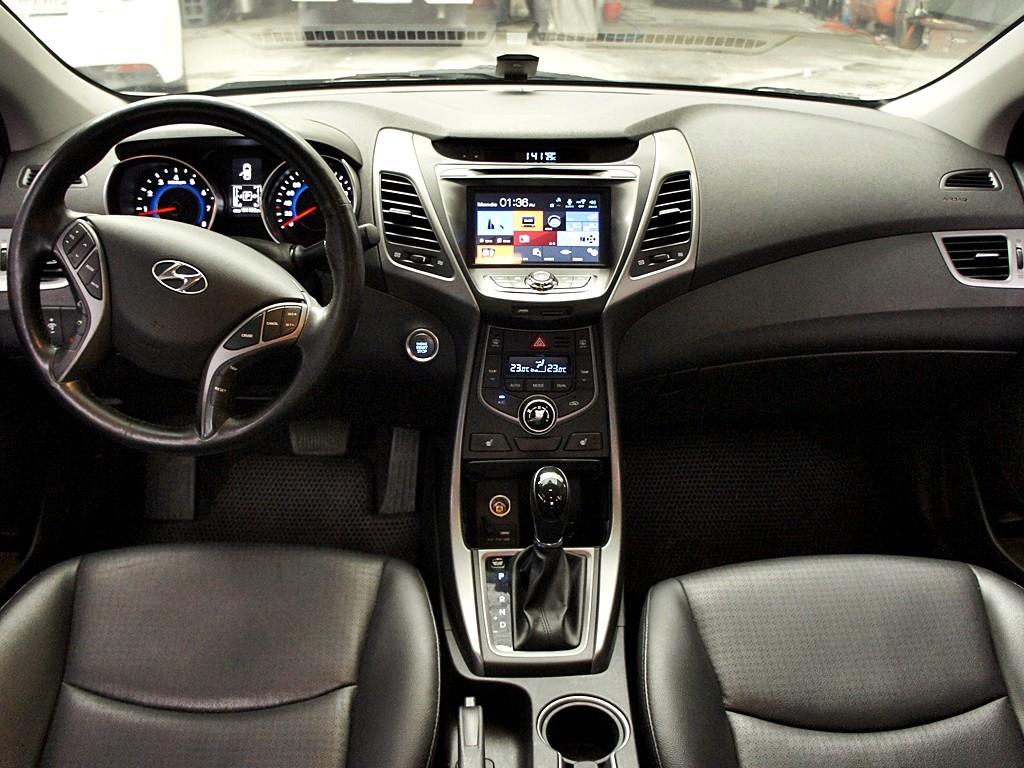 HYUNDAI Avante - Vista 12