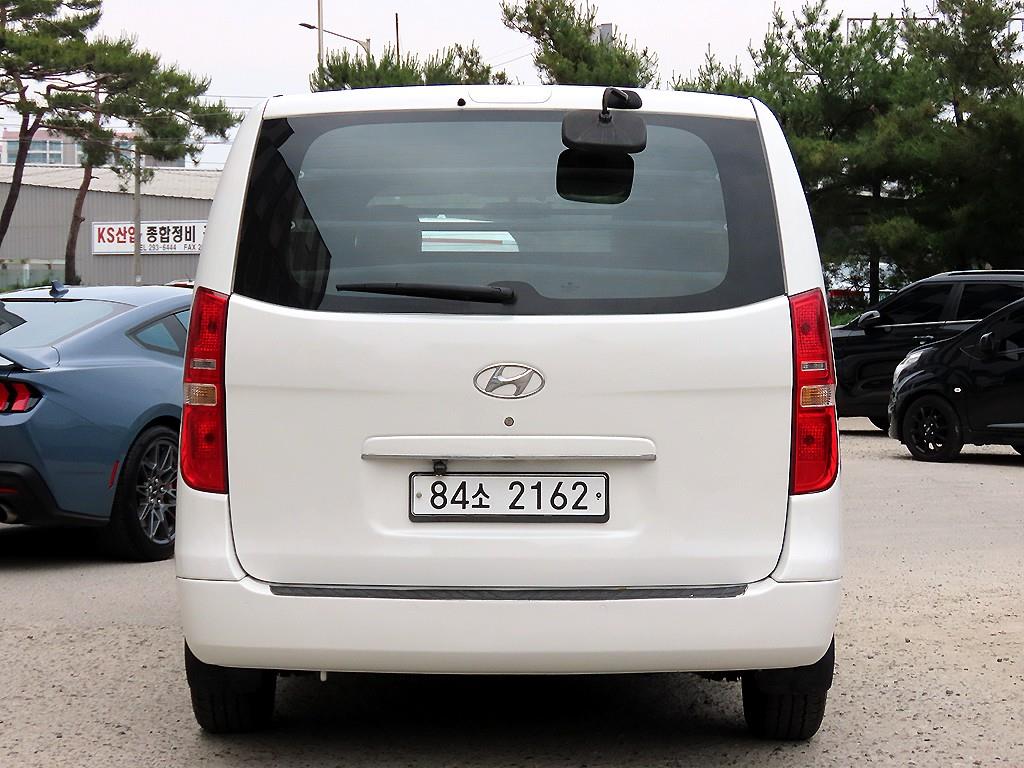 HYUNDAI Starex - Vista 4