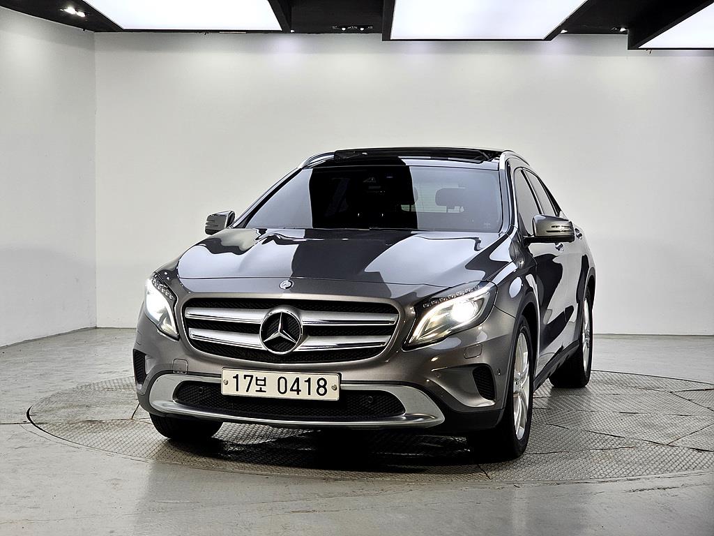 Mercedes Benz GLA Class - Vista 2