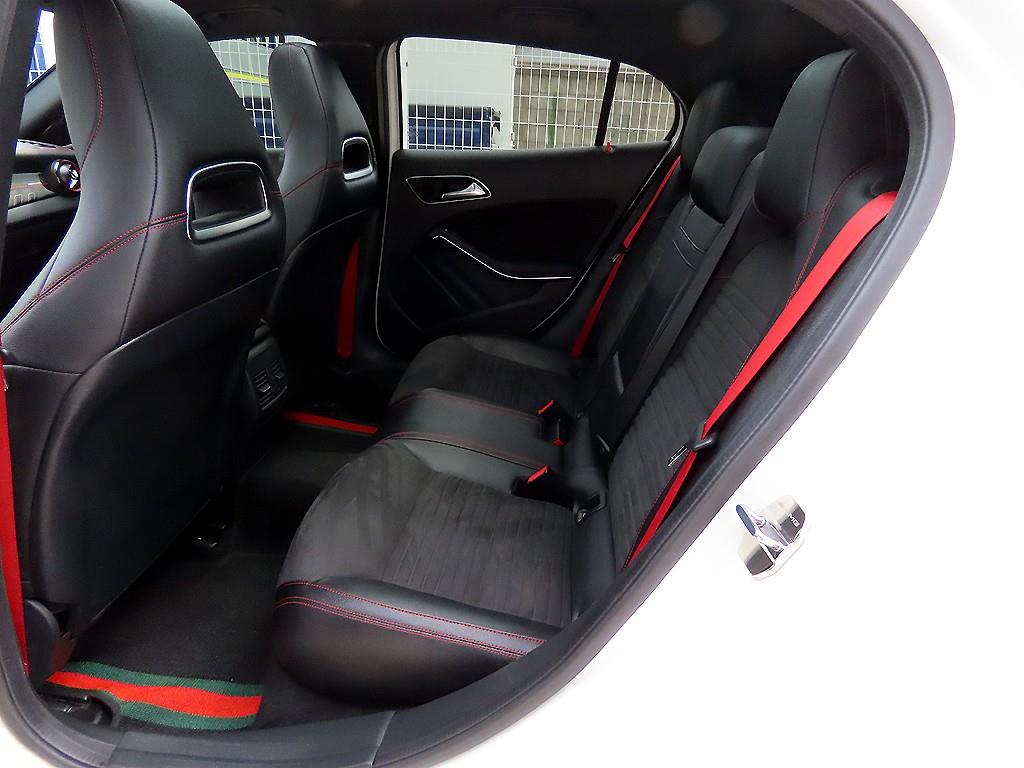 Mercedes Benz GLA Class - Vista 6