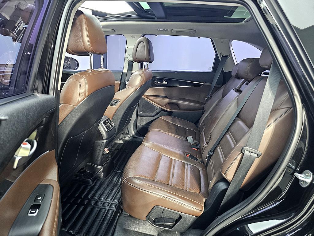 KIA Sorento - Vista 9