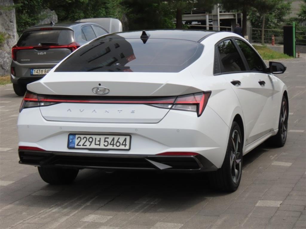 HYUNDAI Avante - Vista 5